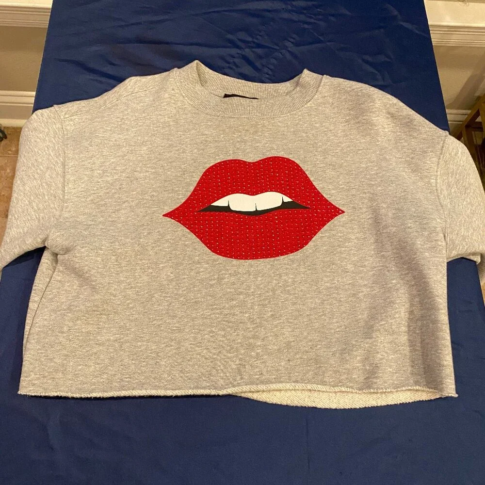 Forever21 Cropped Hoodie Sweatshirt Grey with LIPS Womens SMALL - Picture 3 of 6